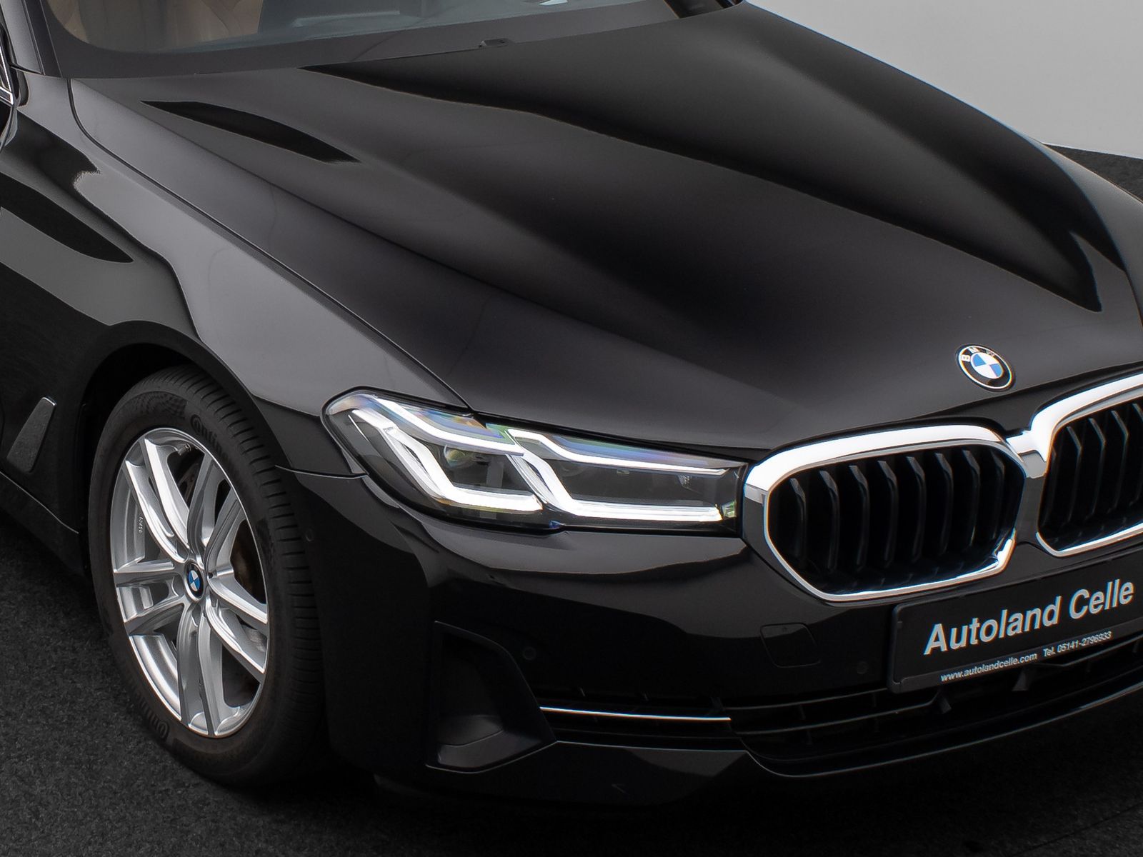 Fahrzeugabbildung BMW 540d xD Kamera Glasdach Laser HUD DAB H/K AHK