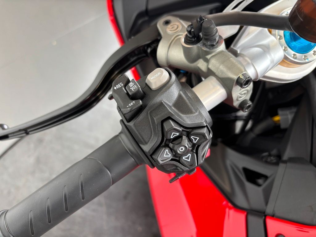 Fahrzeugabbildung Ducati PANIGALE V2 S E5+ *1. HAND *TOP-ZUSTAND
