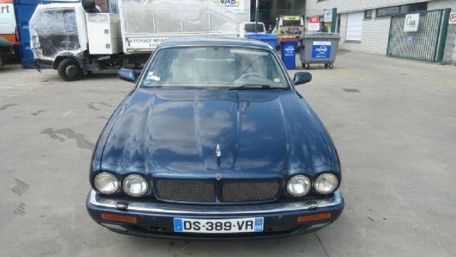 Jaguar XJ