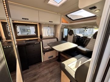 Sunlight Adventure T 69LC 8G Combi 6E SAT TV Heckstützen