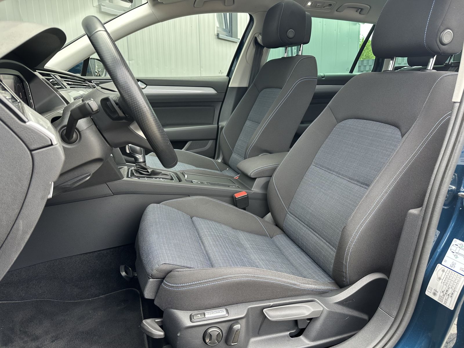 Fahrzeugabbildung Volkswagen Passat Variant 1.4 TSI DSG GTE NAV+LED+AHK+PANO
