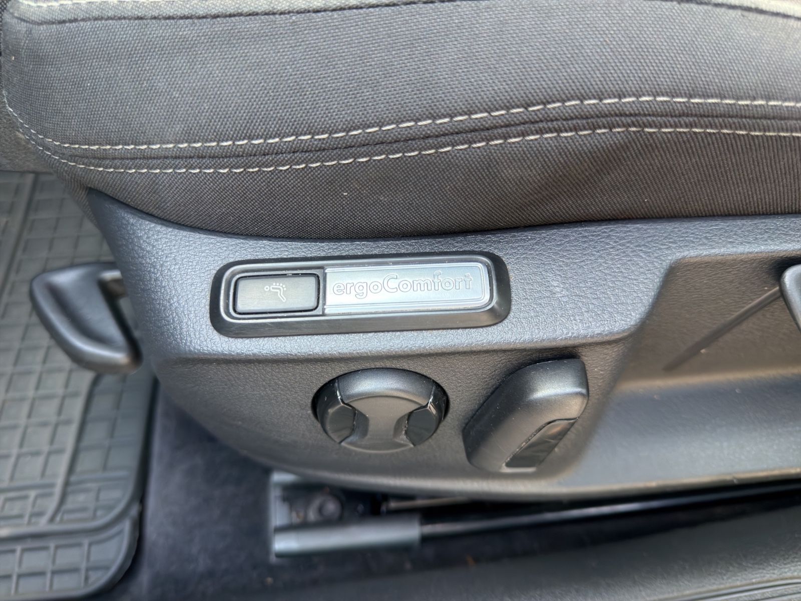 Fahrzeugabbildung Volkswagen Passat Variant Comfortline BMT/Start-Stopp