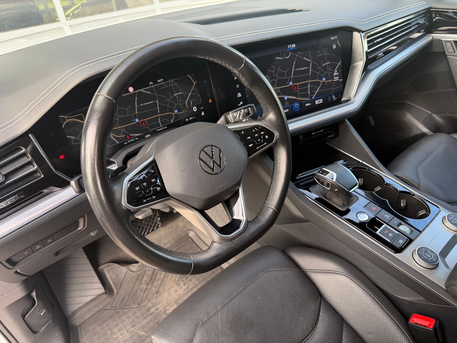 Fahrzeugabbildung Volkswagen Touareg SPORT/ 4Motion/VIRTUAL/AMBIENT/360''KAM