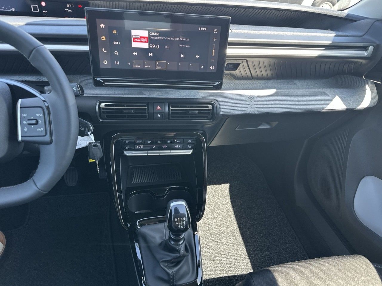 Fahrzeugabbildung Citroën C3 Aircross Turbo 100 PLUS - mit KI generiert/bearbeitet