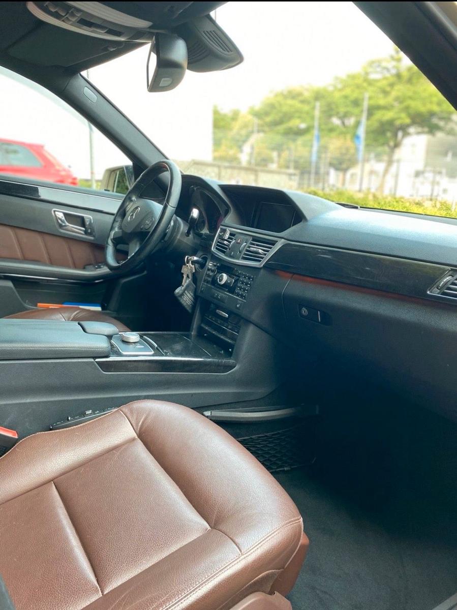 Mercedes-Benz E350 2010 — interior