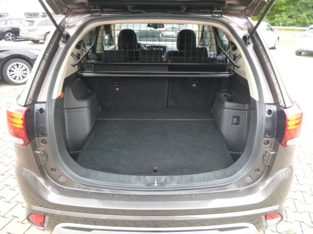 Fahrzeugabbildung Mitsubishi Outlander 4WD Plug-in Hybrid >AUT/AHK/Kamera<