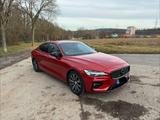 Volvo S60 T5 R Design 8Fach STHZ ACC Pano Garantie - Volvo S60 mit Benzin-Antrieb