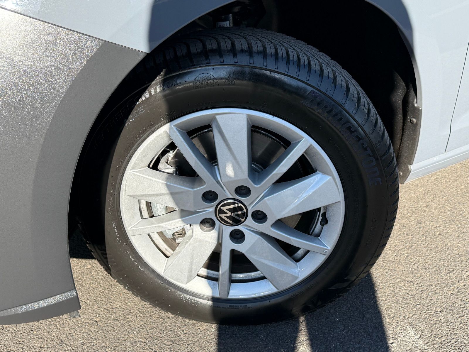 Fahrzeugabbildung Volkswagen Caddy TSI 7-Sitzer GRA AHK DAB Navi Kamera