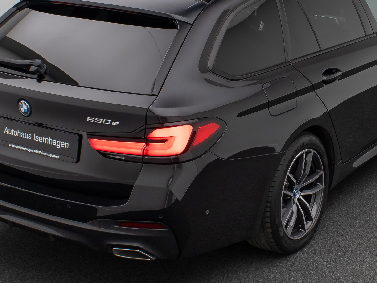 Fahrzeugabbildung BMW 530e xD M Sport DAB H/K HUD Panorama Laser AHK