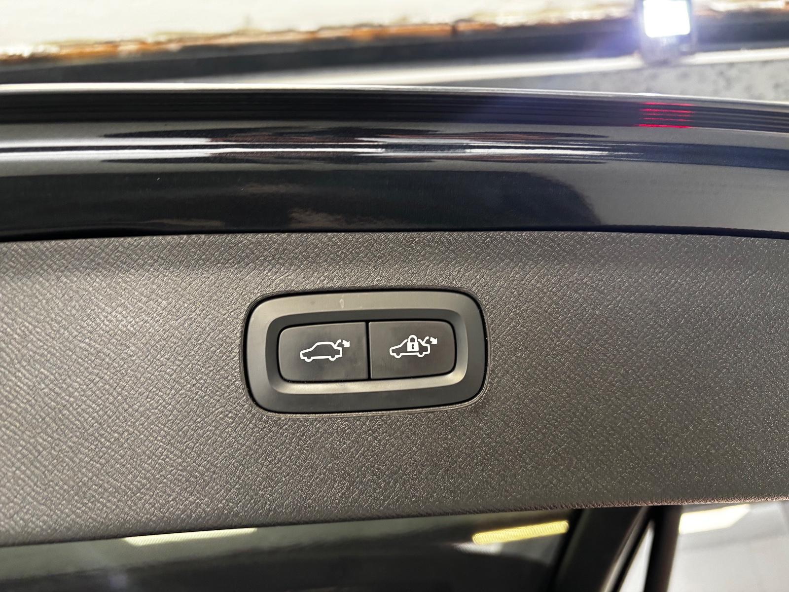 Volvo XC90 Momentum Pro AWD CAM 7-STZ PANO ACC HARMAN/