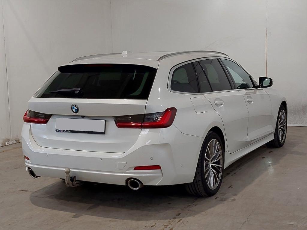 BMW 320 d xDrive Leder PANO AHK StdHzg. ACC Keyless
