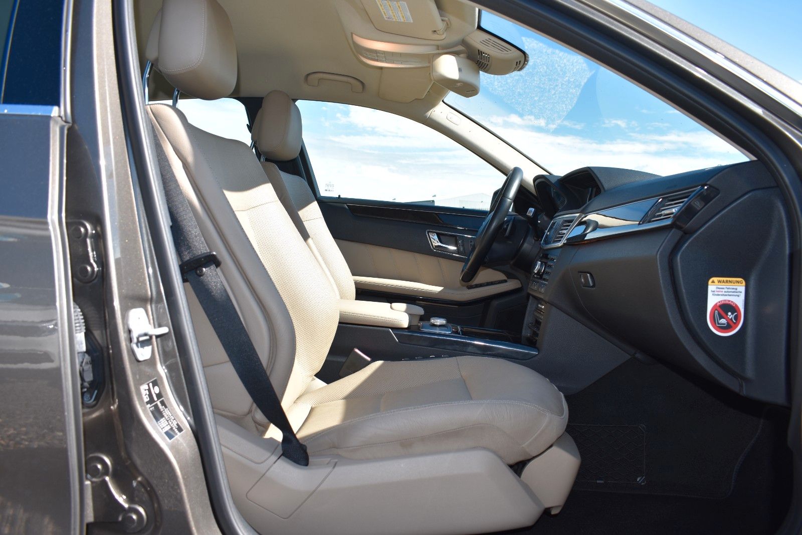 Fahrzeugabbildung Mercedes-Benz E 350 CGI Limousine STH/AHK/MEMORY/KEYLESS