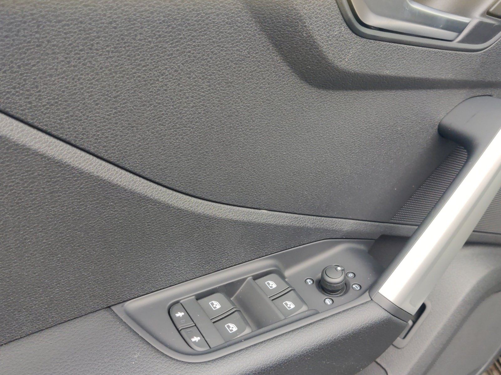 Fahrzeugabbildung Audi Q2 advanced 30 TFSI AHK,LED,LM, Standheizung