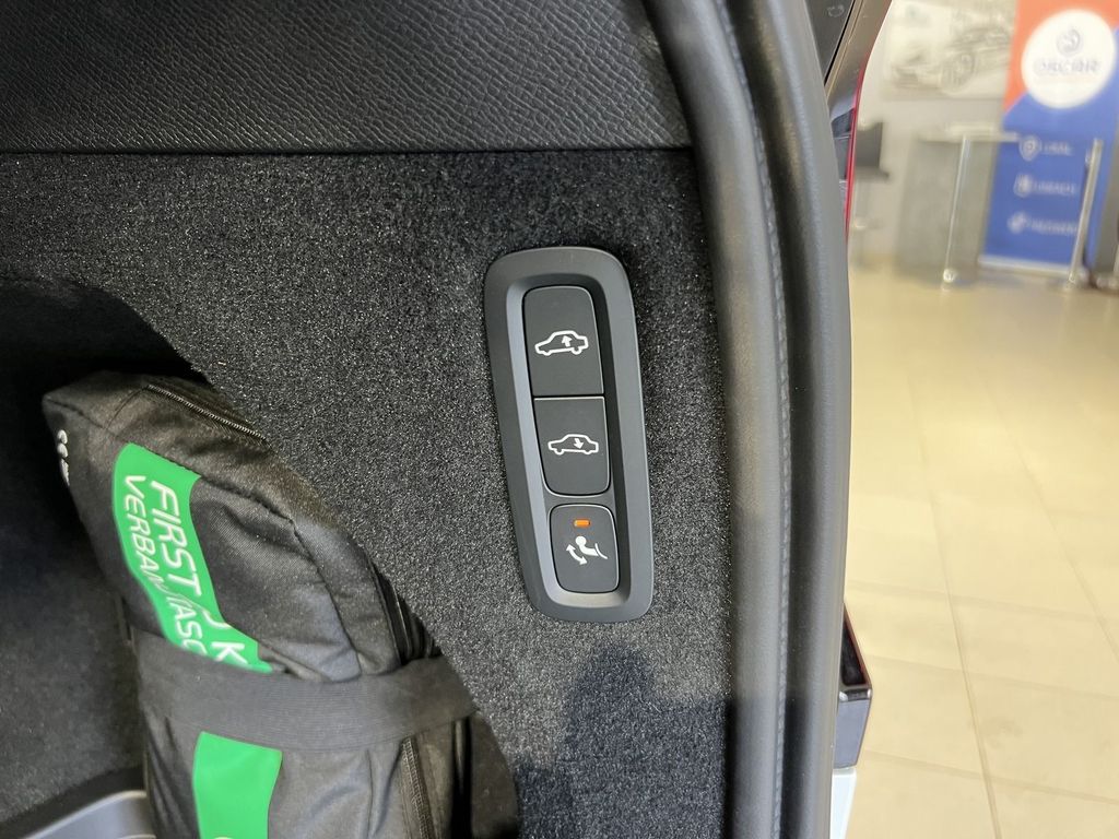Volvo XC90 T8 Ultra Dark Recharge AWD FACELIFT UPE105K