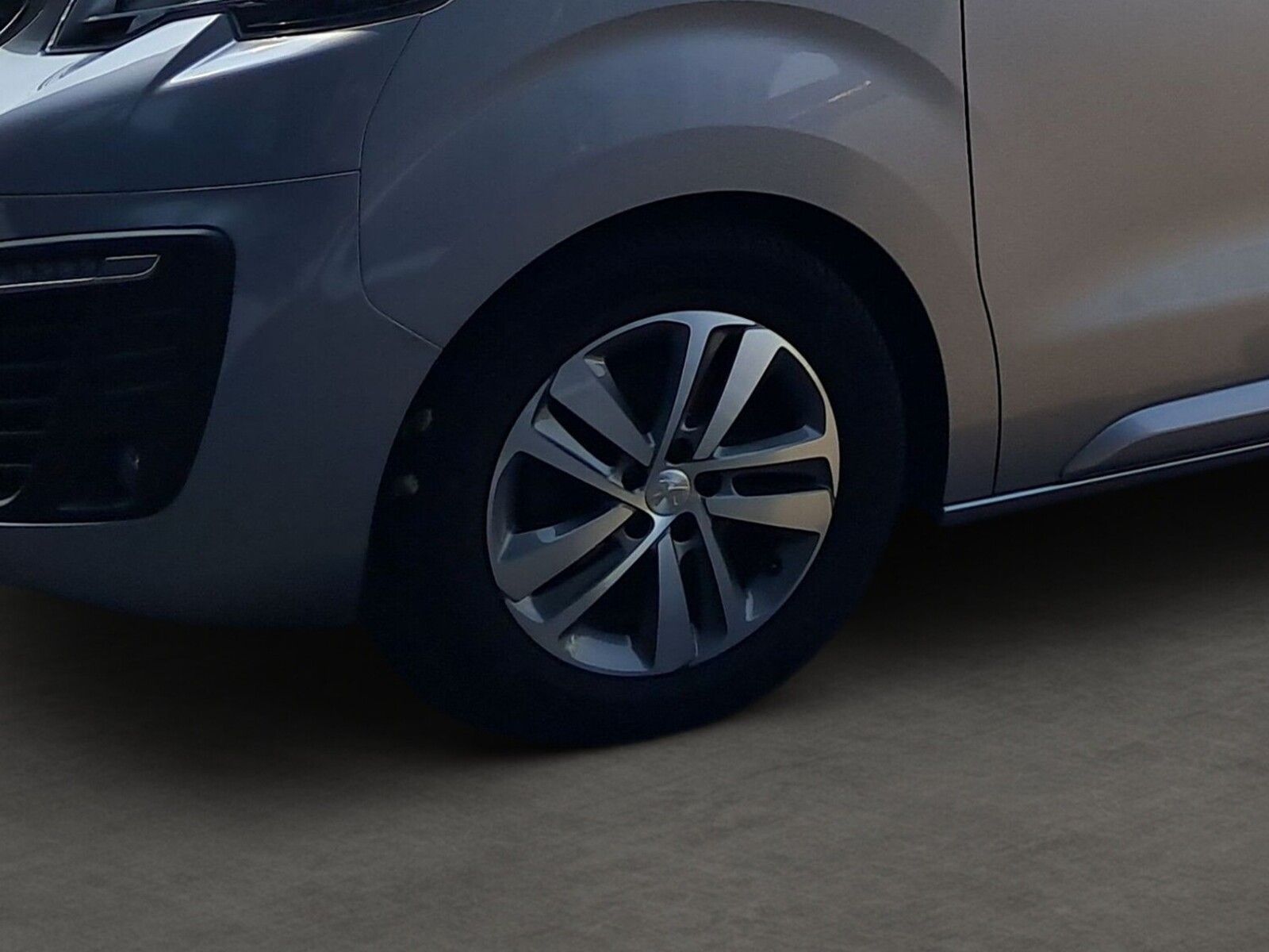 Fahrzeugabbildung Pössl Vanster Peugeot 145 PS