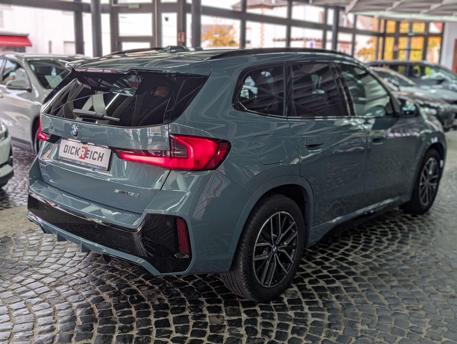 Fahrzeugabbildung BMW X1 18 d sDrive M Sport SHADOW AHK PANO KAM LEDER