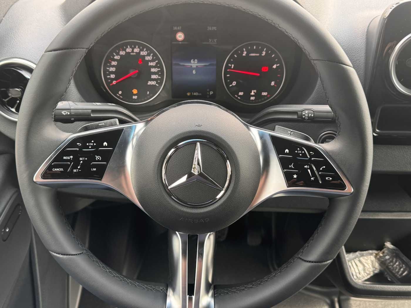 Fahrzeugabbildung Mercedes-Benz Sprinter 319 CDI 4x4 DoKa AHK3,5 Klima Kamera