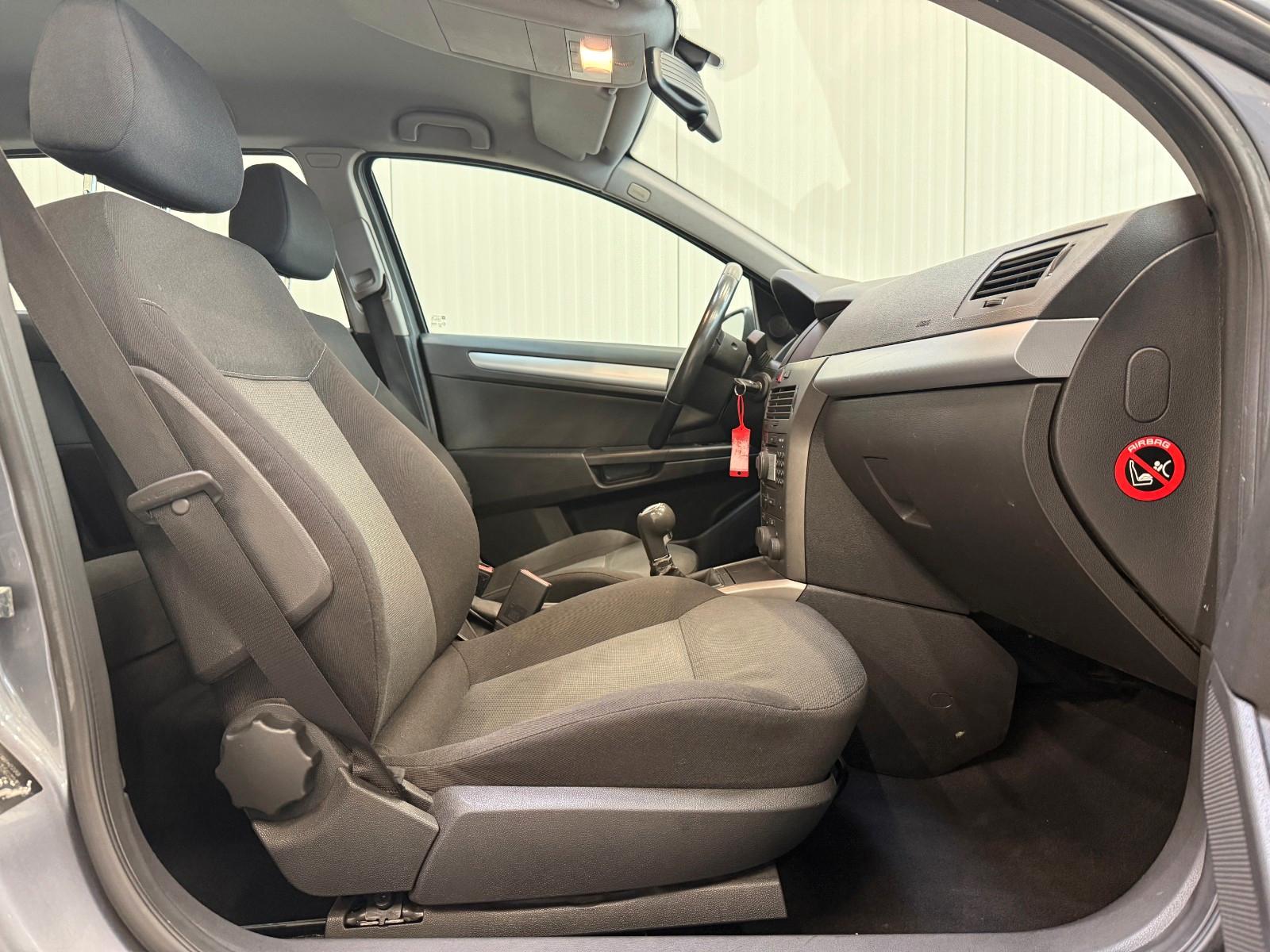 Opel Astra 2006 — photo 12
