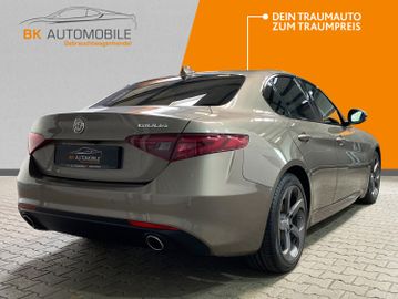 Fahrzeugabbildung Alfa Romeo Giulia SuperSport #Kamera#Bi-Xen#Navi#Leder#Spur
