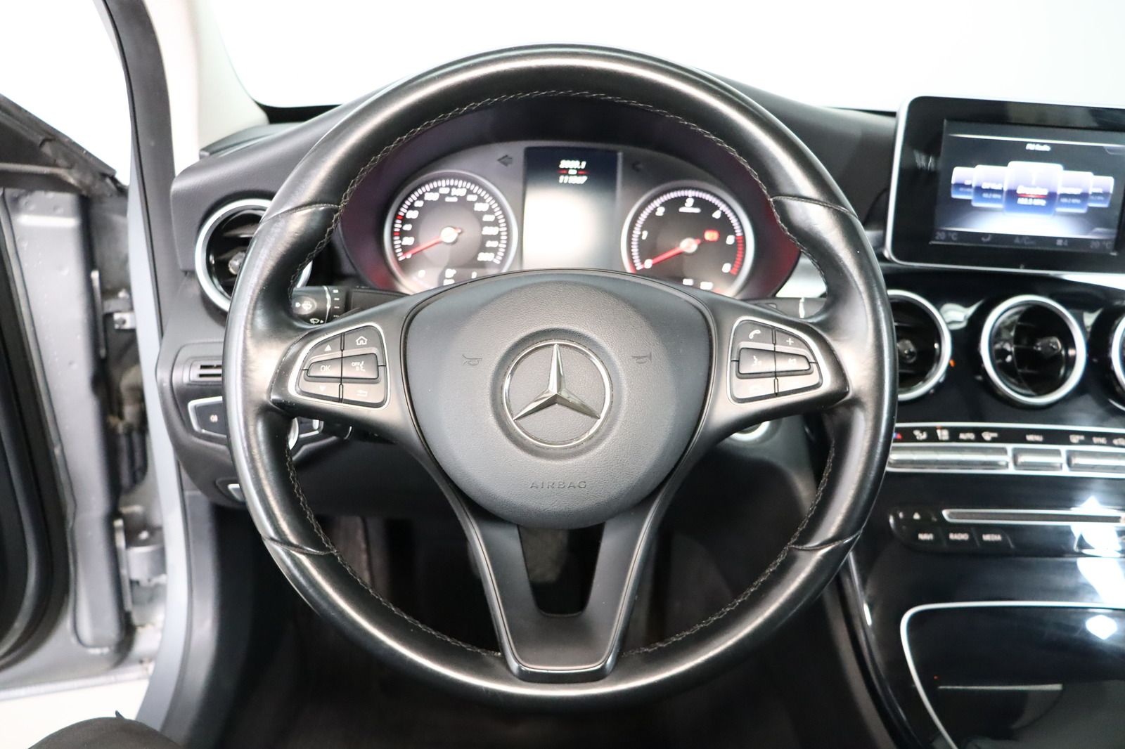 Fahrzeugabbildung Mercedes-Benz C 180 d * LED * SHZ