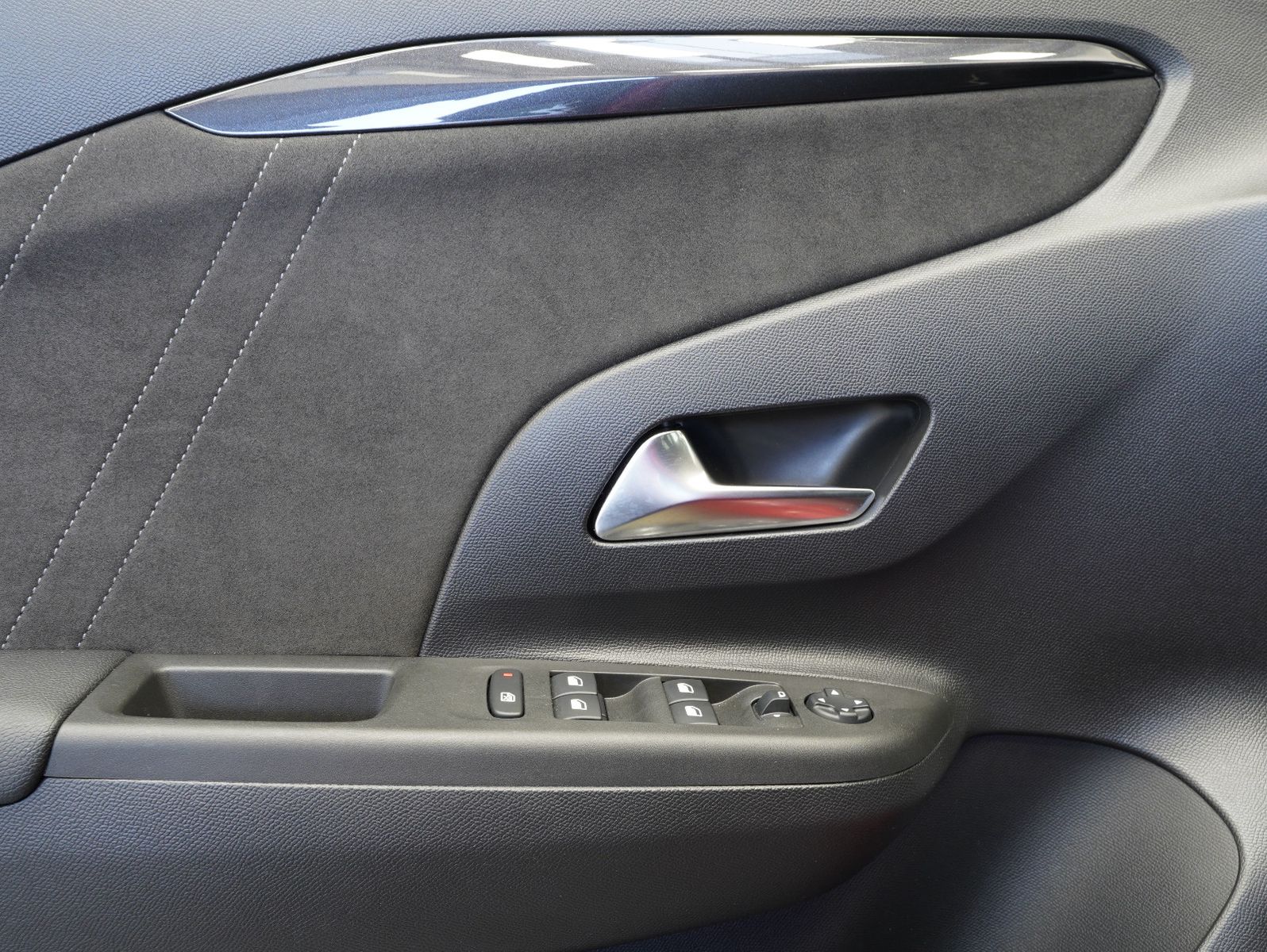 Fahrzeugabbildung Opel Corsa F e Ultimate CARPLAY/INTELLILUX/11KW/SOH