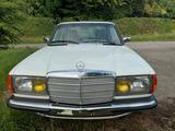 Mercedes-Benz W123 Mercedes 200 D mit 99000km und 5 Gang - Mercedes-Benz 200: D W123