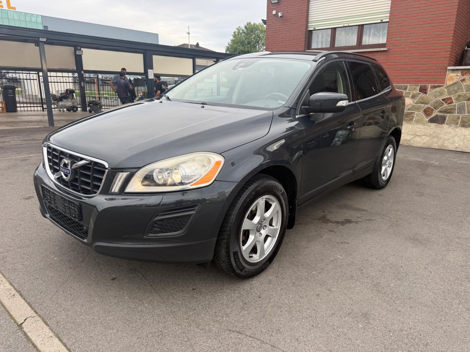 Volvo XC 60 XC60 Momentum AWD,navi,klima,Euro5