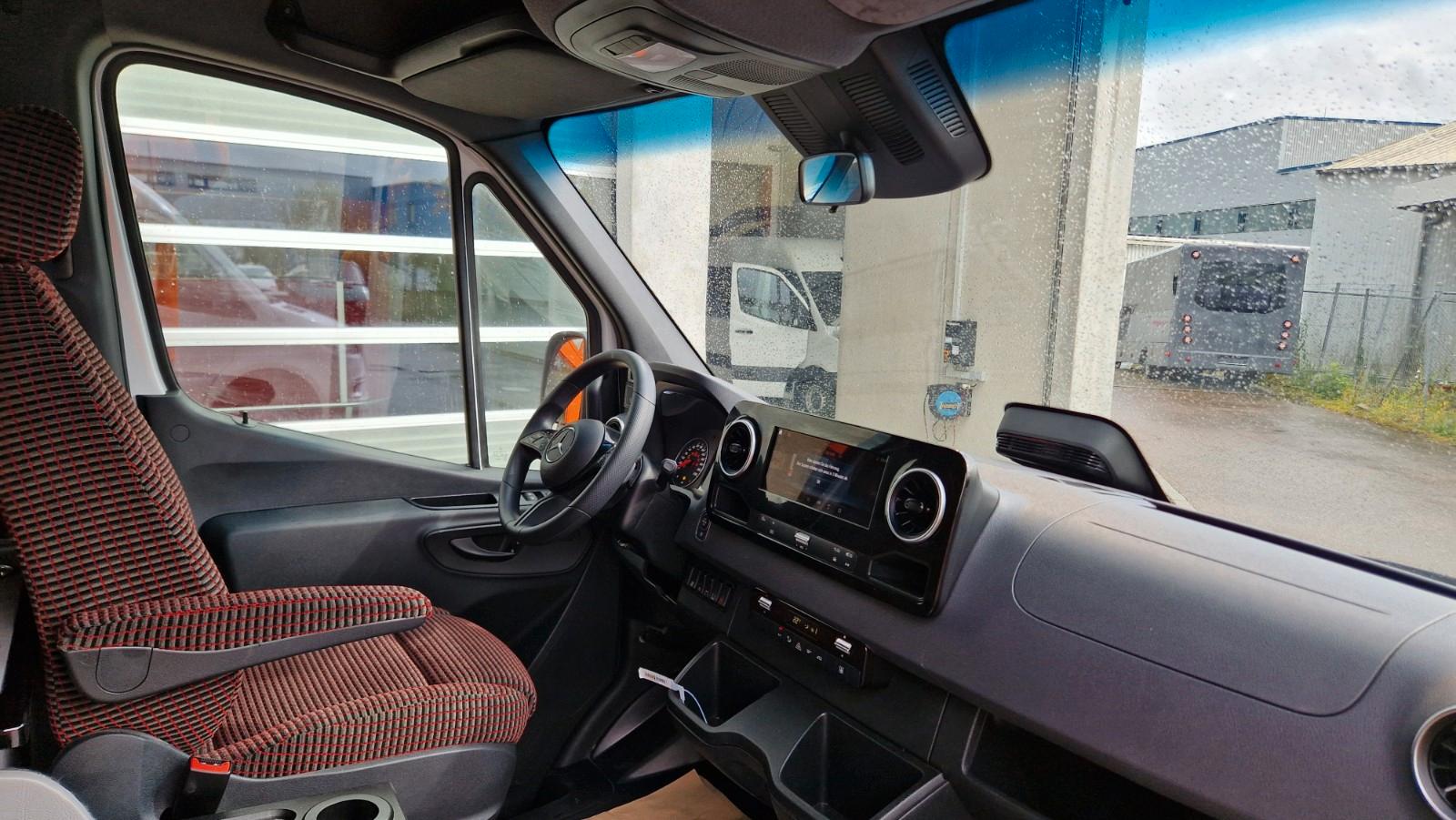 Mercedes-Benz 517 Lord Comfort XXL Lagerfahrzeug 23 SS