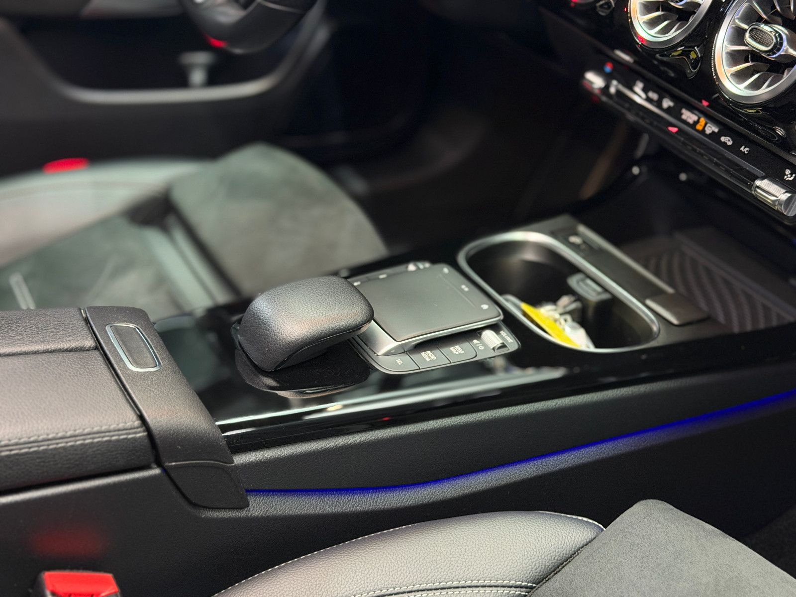 Fahrzeugabbildung Mercedes-Benz CLA 200 d|AMG-LINE|KAMER|BURMESTER|