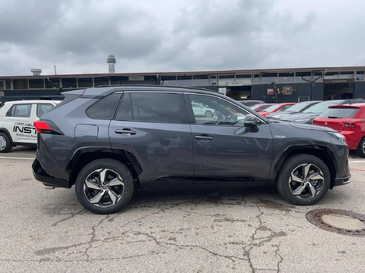 Fahrzeugabbildung Toyota RAV4 2.5 Plug-in Hybrid 4x4 Comfort