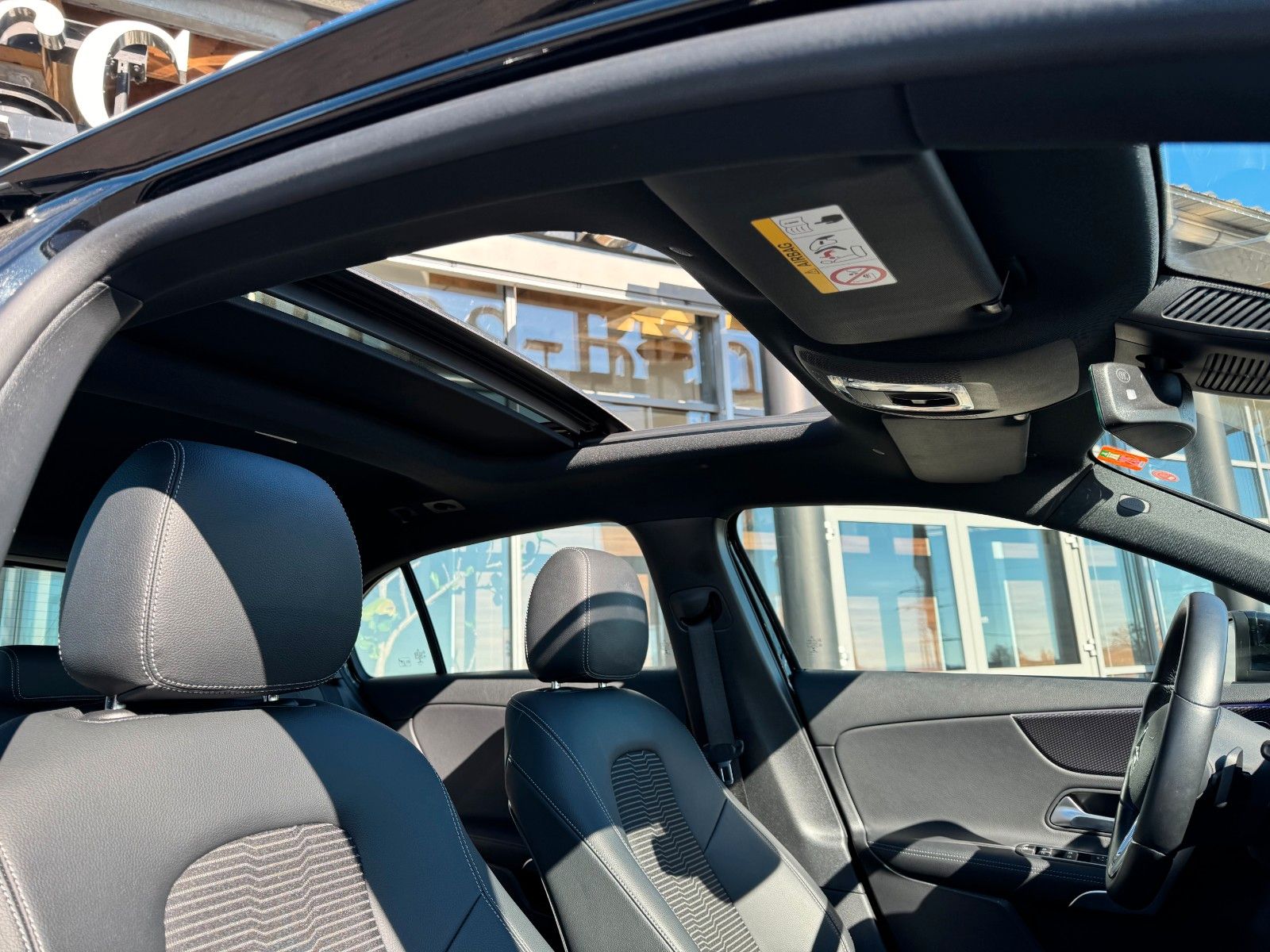 Fahrzeugabbildung Mercedes-Benz A 220d Progressive+Pano+Ambiente+RKamera+LED