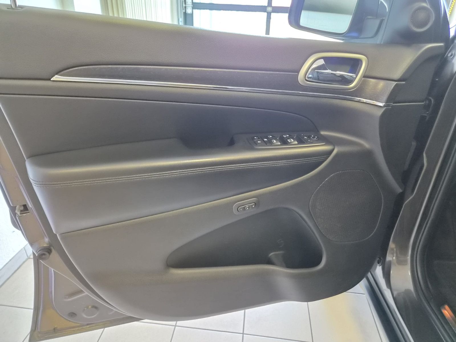 Fahrzeugabbildung Jeep Grand Cherokee 3.0 CRD Limited / 3,5t AHK /
