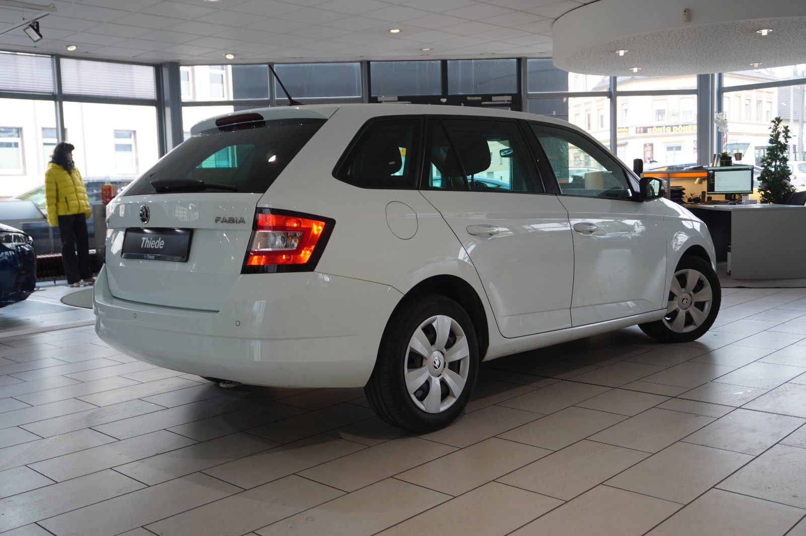 Fahrzeugabbildung SKODA Fabia Combi 1.4 TDI AMBITION DSG NAVI/LED/PDC