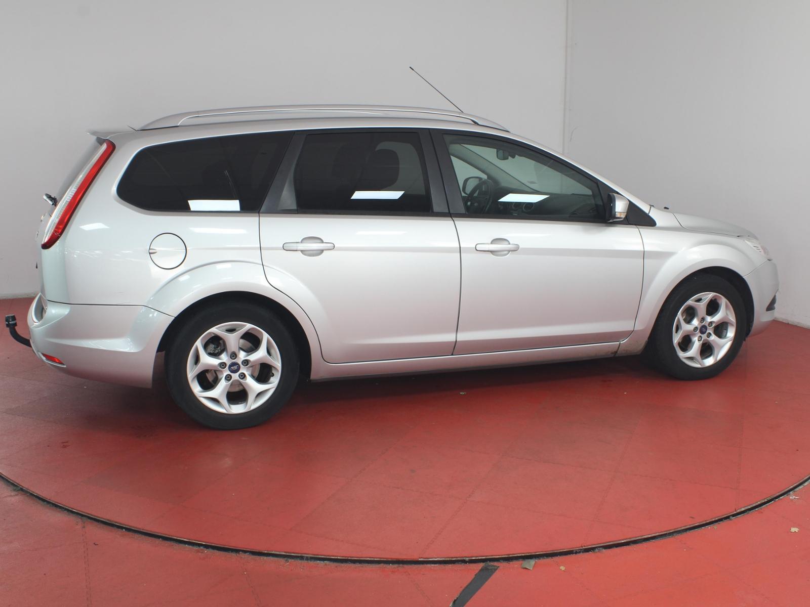 Ford Focus 2010 — photo 37