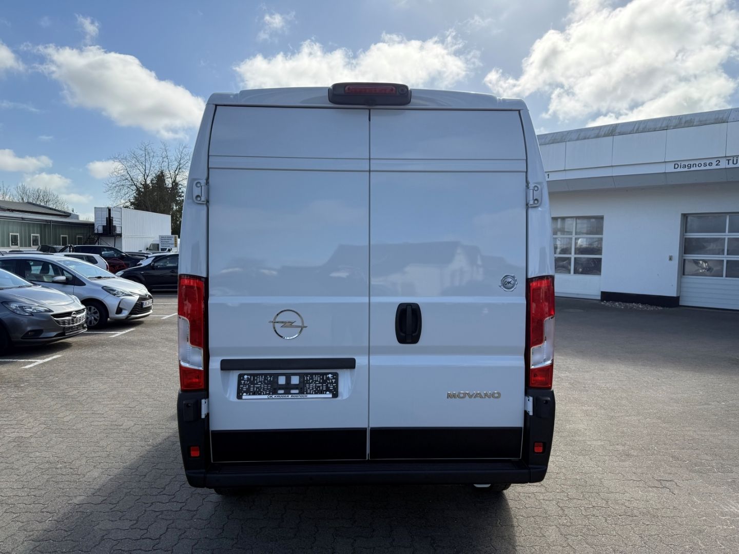 Fahrzeugabbildung Opel Movano Kasten H2 35 L3H2 BlueHDI 140