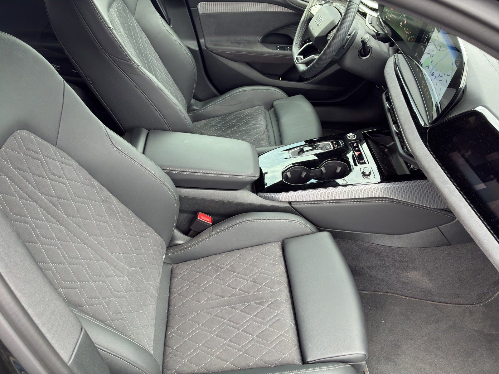 Fahrzeugabbildung Audi A5 Avant e-hybrid quattro TFSI 360,AHK,HUD,LED