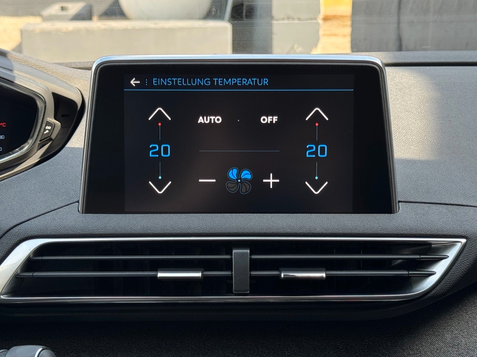 Fahrzeugabbildung Peugeot 3008 PureTech 180 Allure Tempomat PDC CarPlay