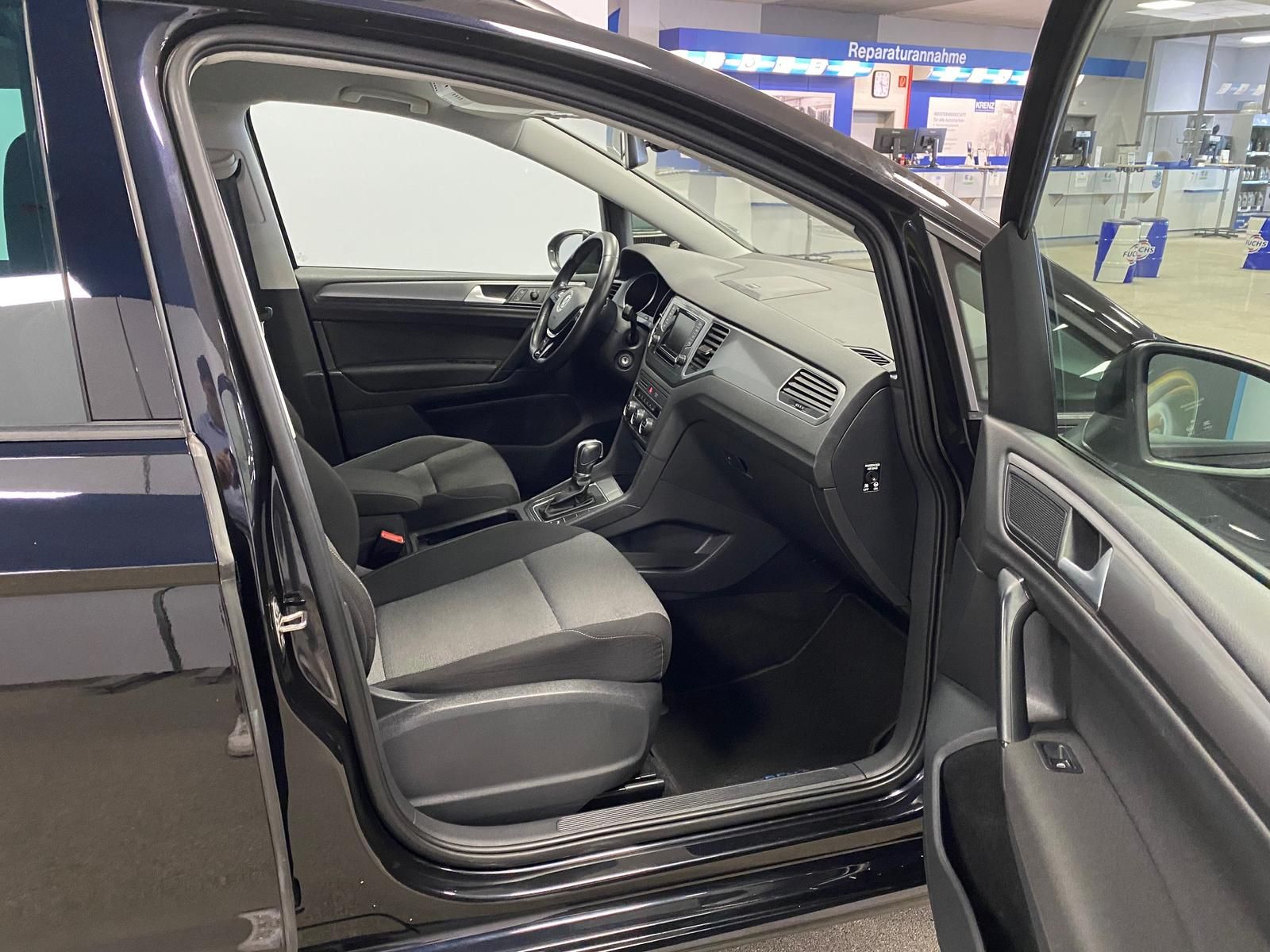 Fahrzeugabbildung Volkswagen Golf VII SPORTSVAN 1.2 TSI+ACC+SITZHEIZ+GARANTIE