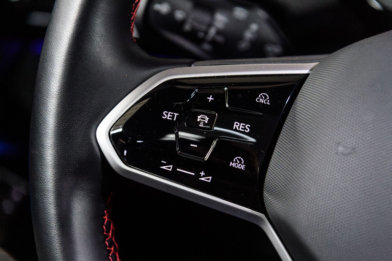 Fahrzeugabbildung Volkswagen ID.4 250 GTX 4Motion IQ-LED+AHK+E-SITZE+PANO+HuD