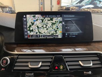 BMW 530 i xDrive *1.HAND*NAVI*TEMPO*SZHZ*AHK*PDC*