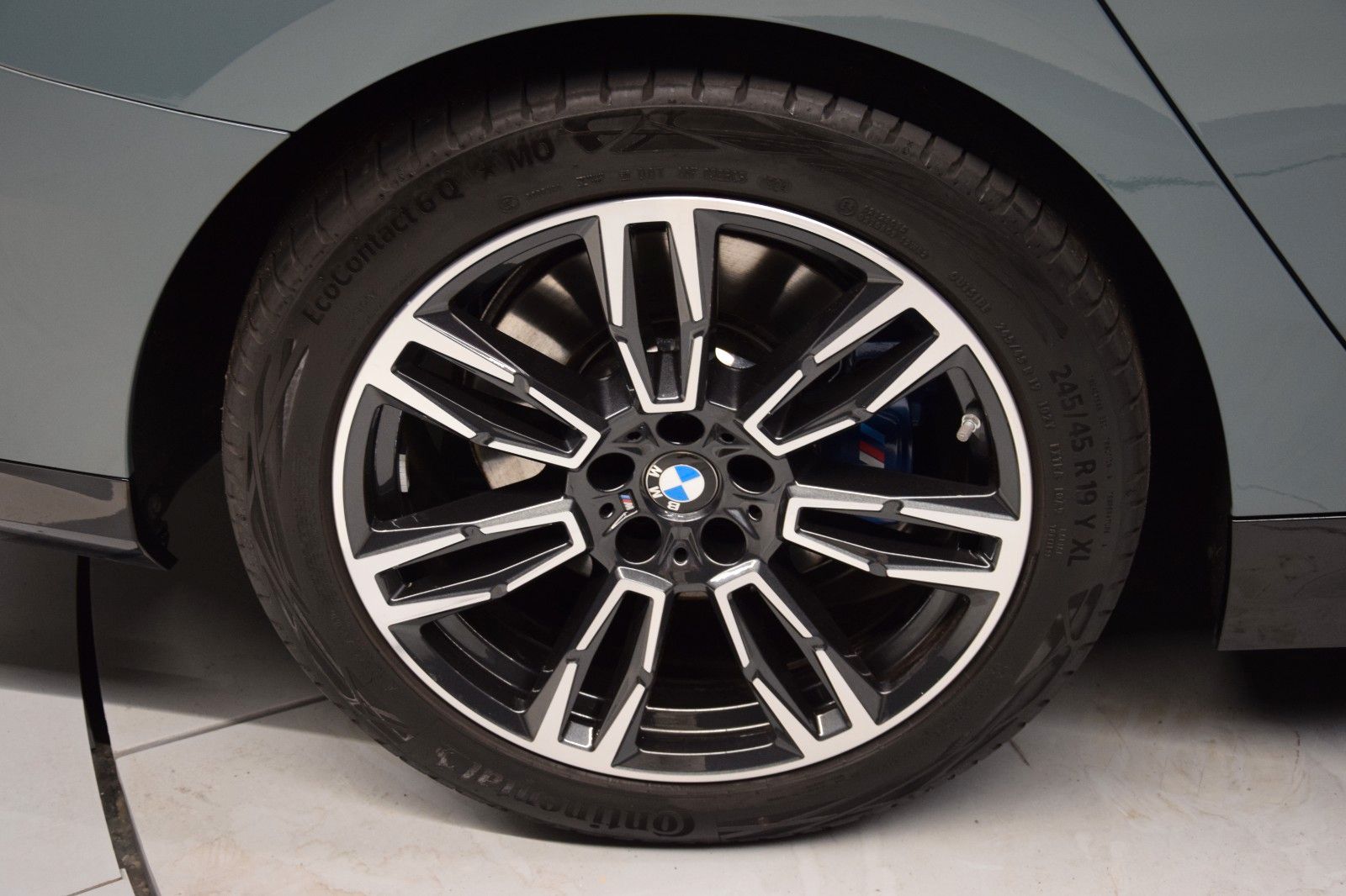 Fahrzeugabbildung BMW 520d xDrive Tour M Sport Pro Iconic Glow Stndhzg