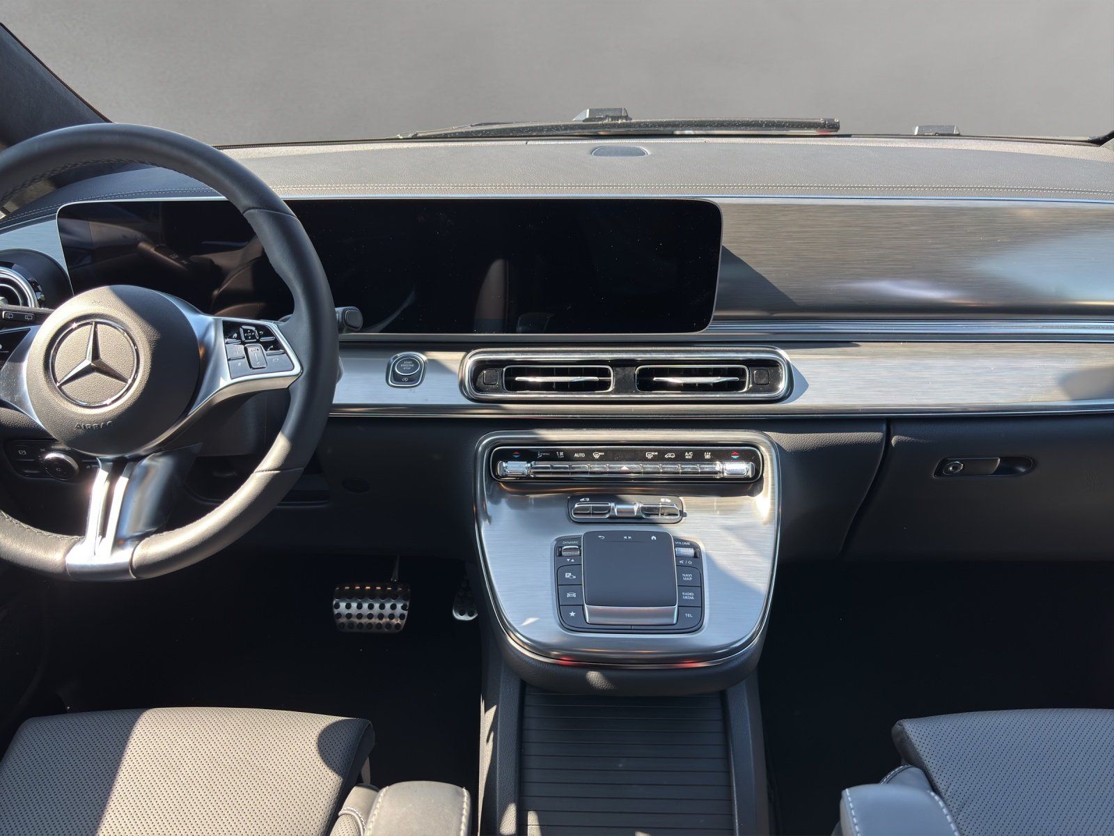 Fahrzeugabbildung Mercedes-Benz V 300 d L EXCLUSIVE Standhz AIRMATIC Pano DISTRO