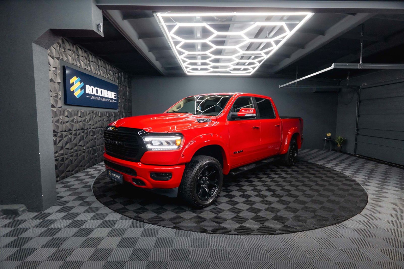 Fahrzeugabbildung Dodge RAM 5.7 V8 HEMI 4x4 LPG BRC Offroad Night-Paket
