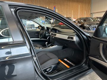 MYAUTOCENTER – Gebraucht- und Jahreswagen mit Werkstattservice in Pfaffenhofen BMW 320 *SERVICENEU*TEMPO*NAVI*KLIMAAUTO*AHK*