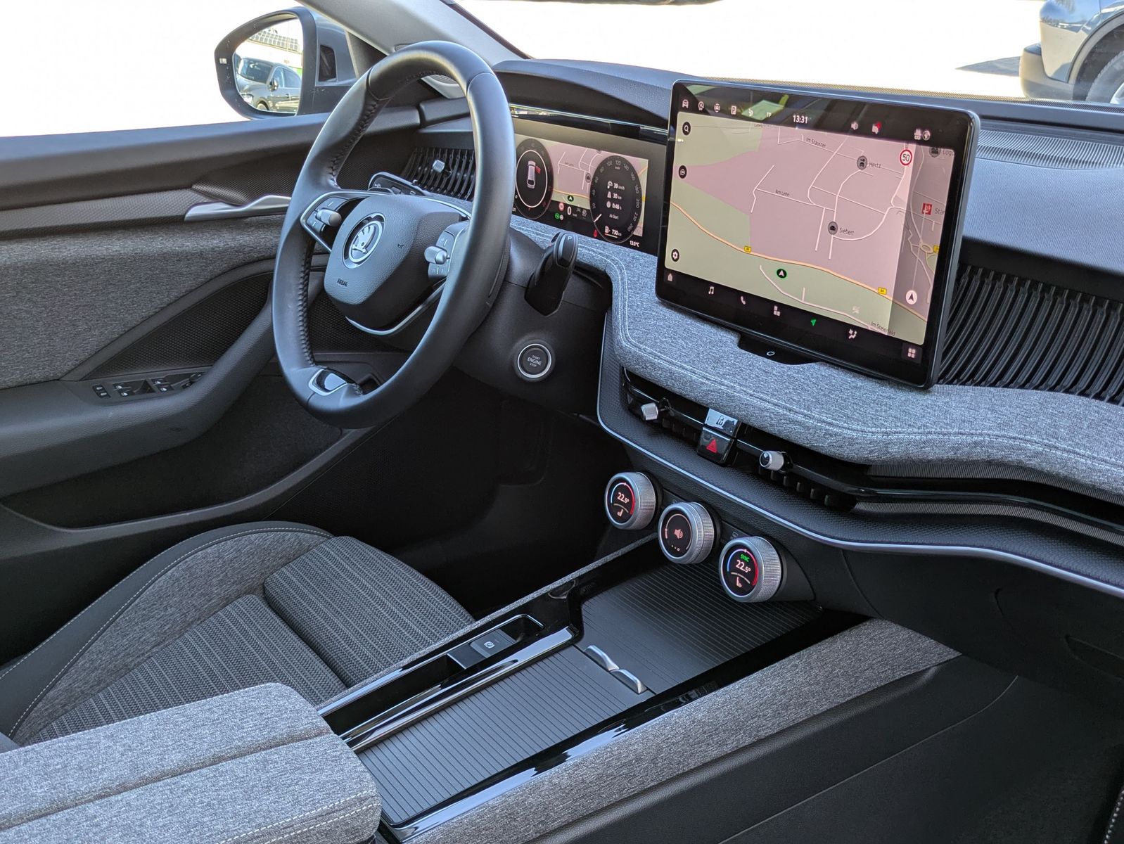 Fahrzeugabbildung SKODA Superb 2.0 TDI 4x4 Selection MATRIX*AHK*PANO*19"