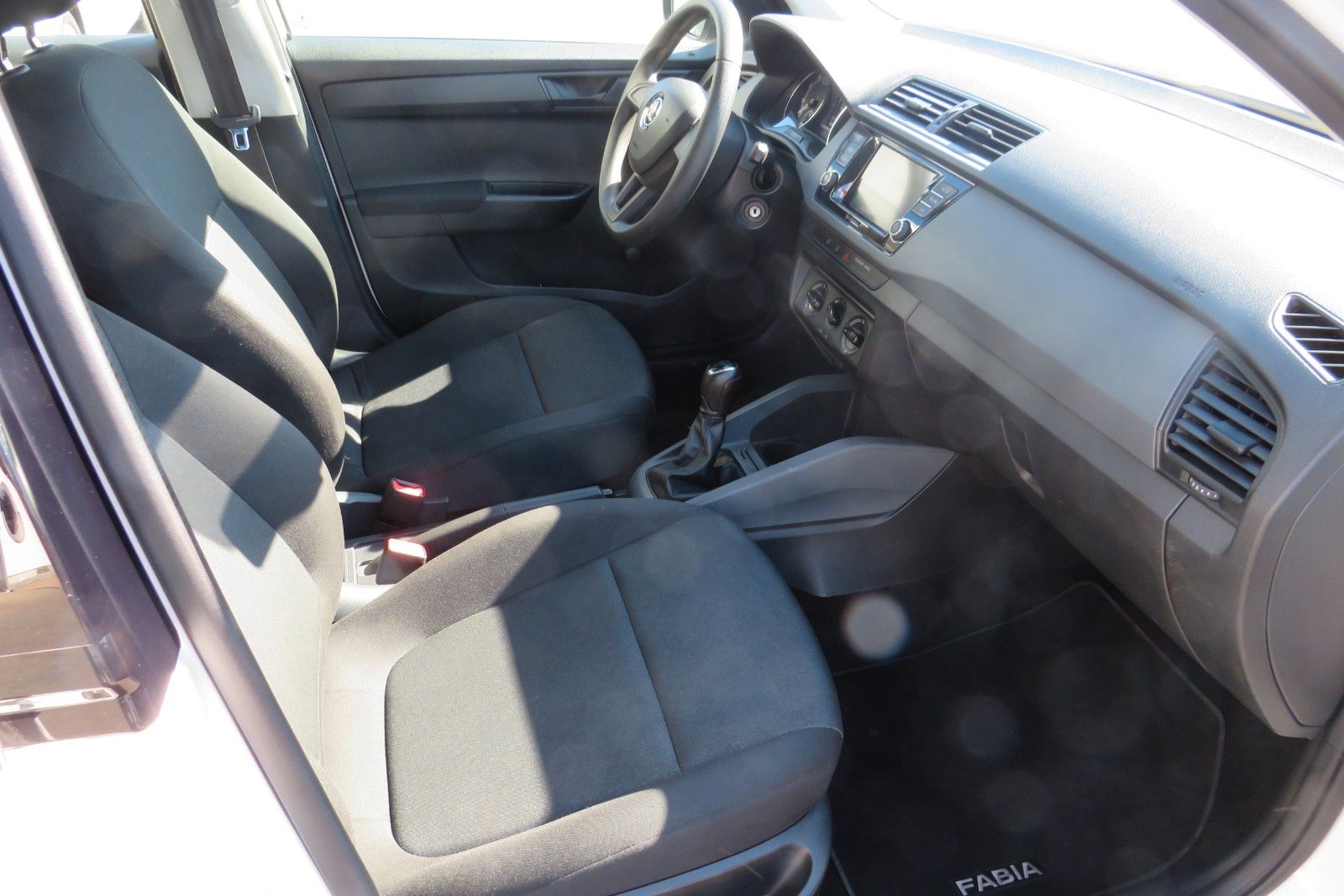 Fahrzeugabbildung SKODA Fabia Active KLIMA ALU ZV 1.HAND