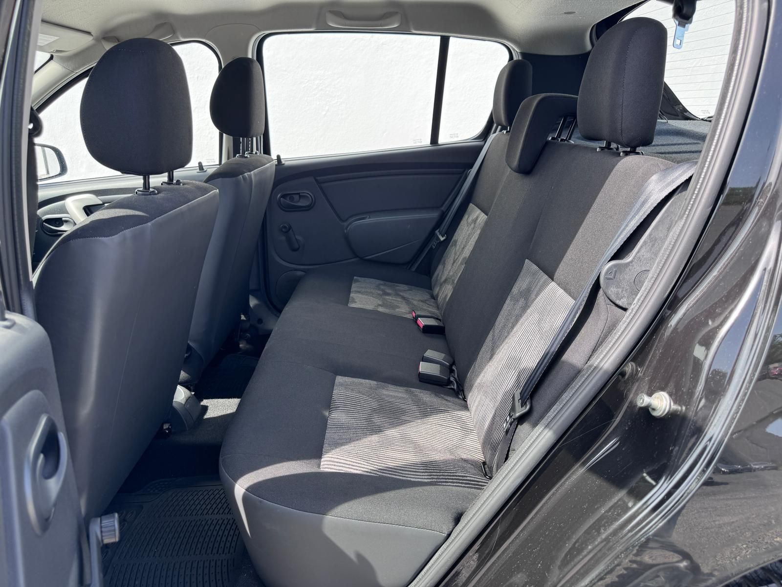 Fahrzeugabbildung Dacia SANDERO 1.4 AMBIANCE/ALLWETTER/SCHECKHEFT/5T