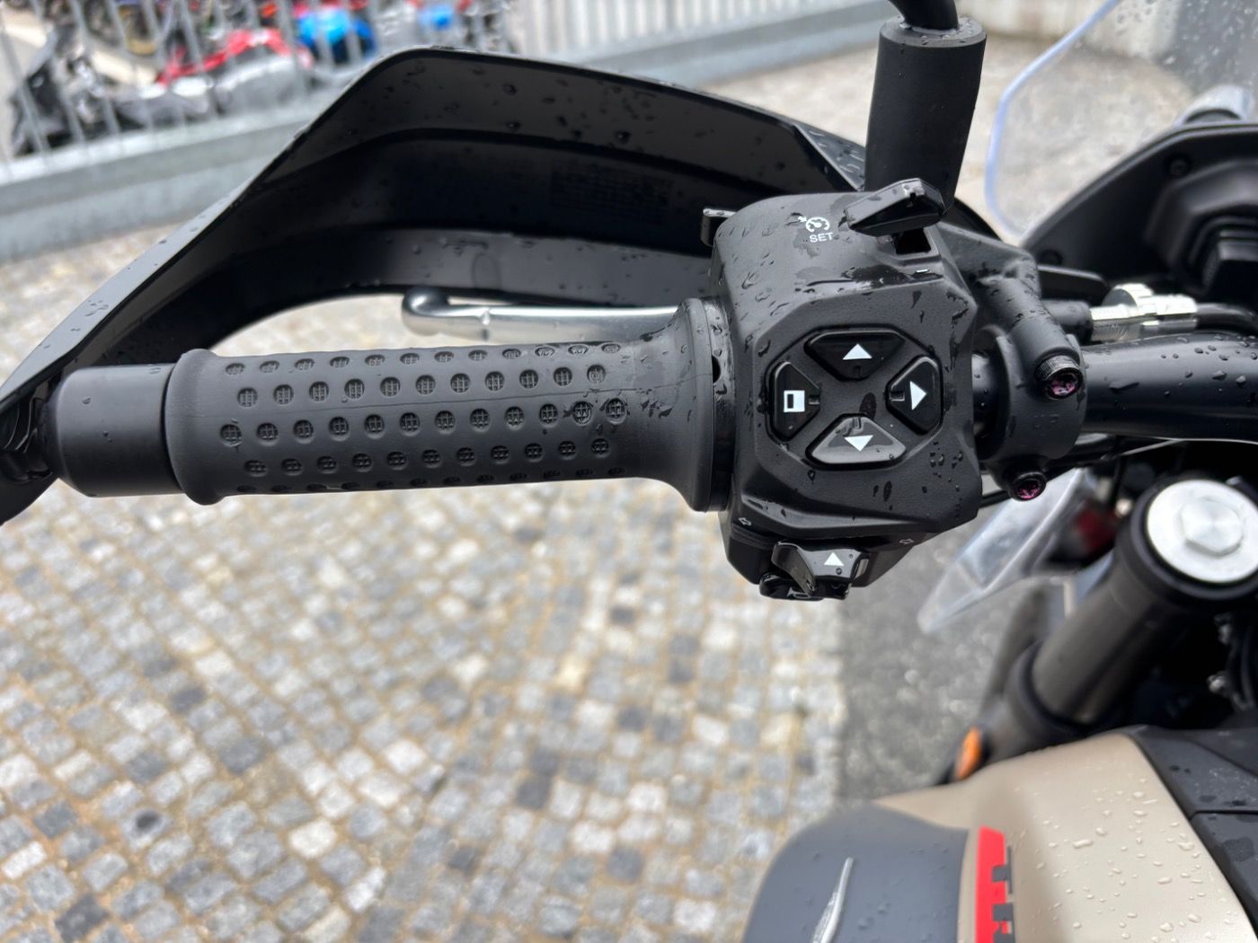 Fahrzeugabbildung Moto Guzzi V 85 TT Travel