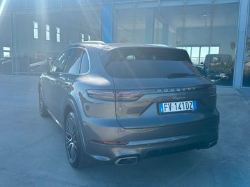 Porsche Cayenne - 4