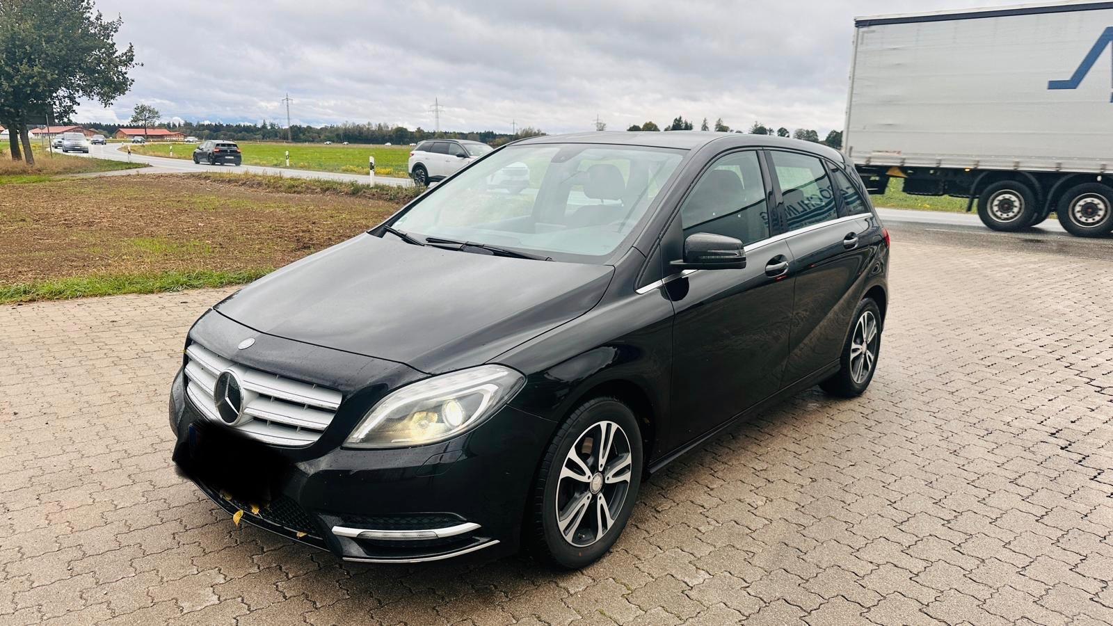 Mercedes-Benz B 220